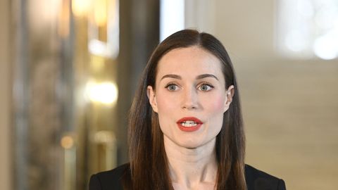 ÄRIKLASSI DRAAMA! ⟩ Kuidas Sanna Marin ja ta kallim teise reisija arvelt lennukis kõrvuti istuma said