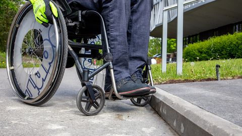 Kaitsekulude suurendamine haukab tüki puuetega inimeste toetamisest
