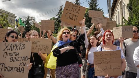 ÜLEVAADE ⟩ Katse lüüa kaitseministri ja relvajõudude juhi vahel õhk klaariks pani Zelenskõi plindrisse
