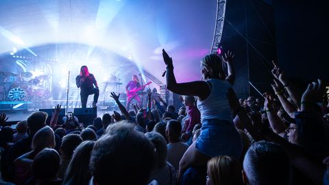 VIDEO! ⟩ Ostrova kodune hoovifestival, mis eristub kõigist teistest. Jaagup Kreem: «Siia tuleks iga kell tagasi!»