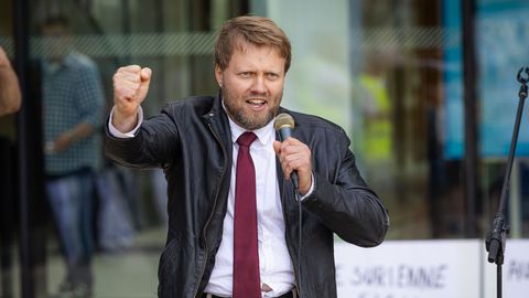 Andro Roos ei hoia end sotsiaalmeedias tagasi, aga «propagandalehele» kommentaare ei anna