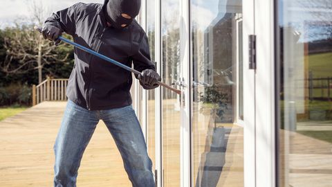 Puhkusele rahuliku südamega: 9 lihtsat sammu, mis teevad sinu kodu vargale ebahuvitavaks