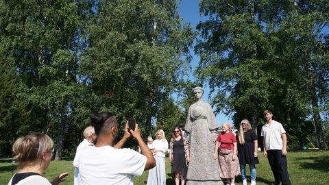 Obinitsa kogukond püüab uusi õpetajaid kooli meelitada lõbusalt sisuka videoklipiga