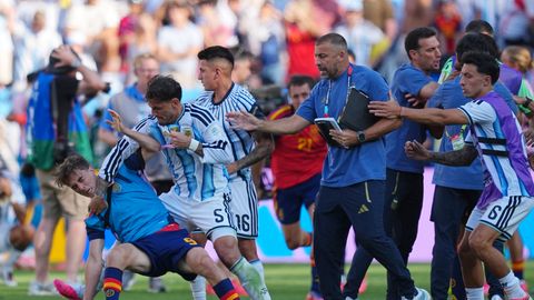 Hispaania poolkaitsja sõnul ei tuleks Argentina mängijat rüseluse eest karistada