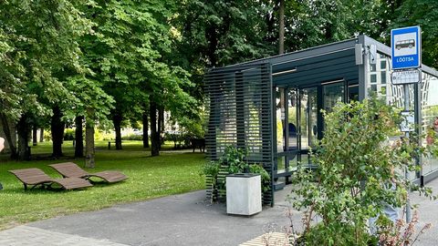 Tugitoolis linnulaulu kuulamine muudab bussi ootamise meeldivamaks