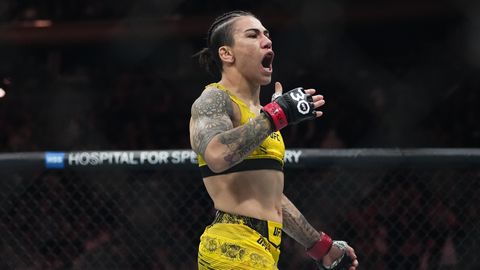 Endine UFC meister teenib vigastuspausi ajal lisaraha kullerina