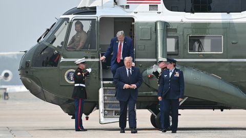 USA saatejuht kaotas enesevalitsuse, kui märkas presidendi taga varu-Trumpi: «Kes kurat see tüüp on?»