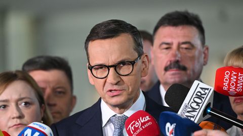 Poola partei PiS lõhenes suhtumise tõttu parempopulistidesse