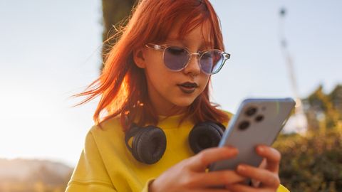 «Kui telefoni ära võtan, istub ta lihtsalt vihaselt diivanil.» Mida hakata suvel peale ekraani külge kleepunud teismelisega?