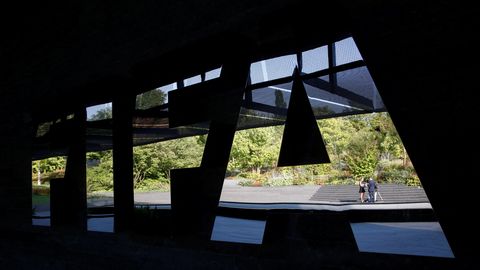 FIFA plaanib luua suurvõistlusi korraldava kasumit taotleva tütarettevõtte, UEFA on marus