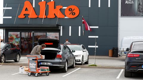 Lätlased jätkavad uute piirangute järel hoogsa pummeldamisega