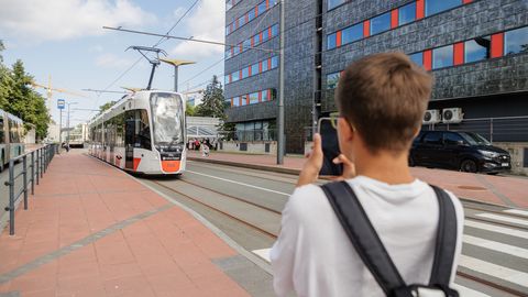 GALERII JA VIDEO ⟩ Neljapäeval taasavati pidulikult lennujaama trammiliin, tramm hakkab sõitma laupäeval