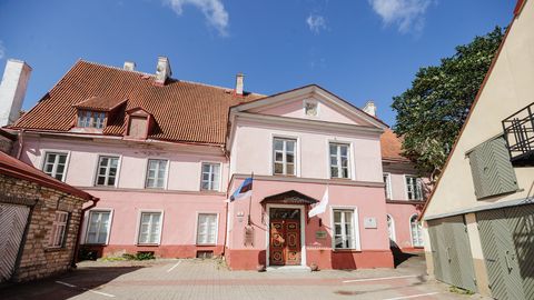 FOTOD ⟩ Stenbockist kolmas maja paremale