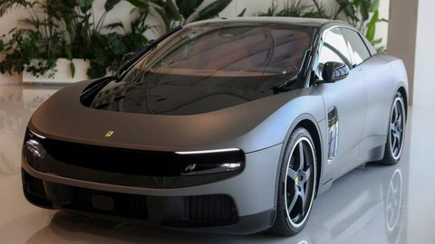 FOTOD ⟩ «Enzo Ferrari keeraks seda nähes hauas ümber!» Üle poole miljoni euro maksev «koledaim Ferrari» müüdi kahe kuuga läbi