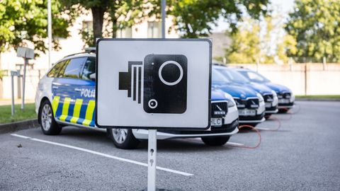 Politseil on mobiilsete kiiruskaamerate eest hoiatavad märgid juba käes