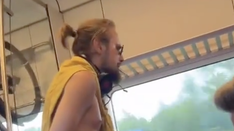 VIDEO ⟩ Elroni rongis vallandus pöörane vaatemäng: poolpaljas mees pani suitsu ette ja kutsus kaasreisijat kaklema