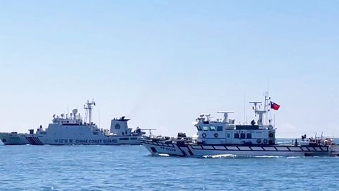 Taiwan seirab saarest ida pool triivivaid Hiina rannikuvalve laevu