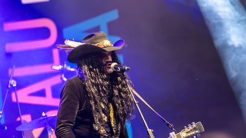 GALERII ⟩ Haapsalu bluusikuningriigis rokiti reede õhtul parima rock’n'rolli ja bluusi saatel