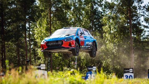 VIDEO ⟩ Soome MM-rallil ränga avarii teinud ekipaaž viidi haiglasse