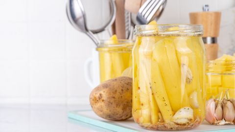 Parem kui friikartulid? Lõika kartulid kangideks ja pane marinaadi