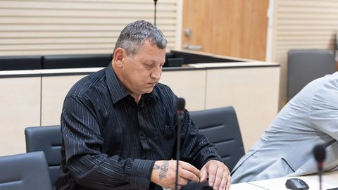 FOTOD ⟩ «Ma ei anna mingit intervjuud!» Saaremaa armukelmiks tituleeritud Hannes Raja astus kohtu ette