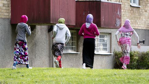 Rootsi loodab lõimida sisserändajaid lühikeste elamislubade ja palganõudega
