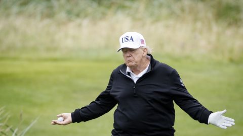 JÄI SOHIGA VAHELE? ⟩ «Jumala sõrm võttis võimu!» Videokaadrid paljastavad Donald Trumpi golfipettuse