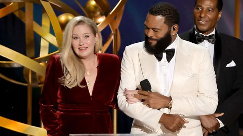 Väidetavalt surma lävel olnud näitlejanna Christina Applegate sai lõpuks haiglast koju
