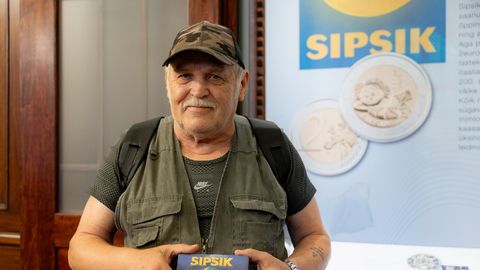 VIDEO ⟩ «Tunne on ülev!» Sipsiku münt tõi järjekorda nii vanavanemad kui ka kollektsionäärid