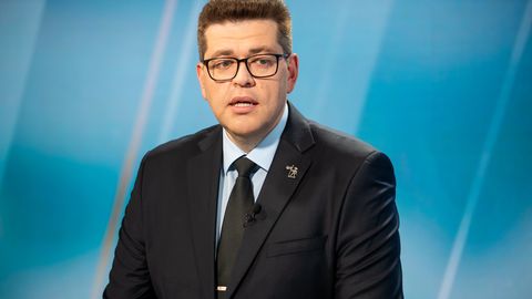 Ligi tuhandel Tallinna põhikooli lõpetanul pole sügiseks õppekohta, lasteaedadest on lahkunud üle 300 abiõpetaja