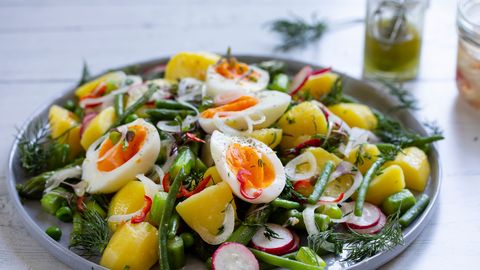 Krõbe kartulisalat roheliste ubade ja sinepikastmega