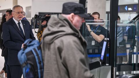 Pikad järjekorrad sunnivad ELi uut piirisüsteemi ajutiselt välja lülitama