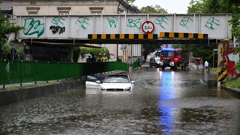 FOTOD ⟩ Poolat ja Leedut räsis korralik äikesetorm: maha sadas lausa 7 cm läbimõõduga rahe