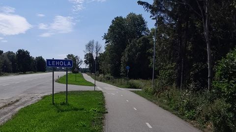FOTO ⟩ «Beebikuller kohal!» Vastvalminud elumaja juures seisis üllatav tegelane