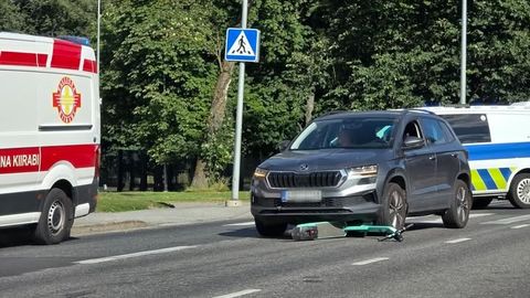 FOTO ⟩ Tallinnas sõitis auto otsa elektritõukeratturile