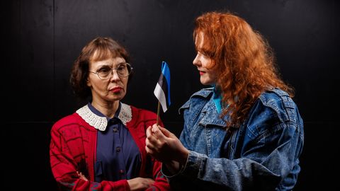 Elina Reinold mängib klombi kurku ja pisarad silma