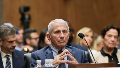 USA senaatorid avalikustasid endise tervishoiujuhi sõnumid rasedate vaktsineerimise kohta