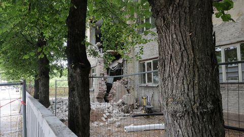 PILDID ⟩ Miina Härma gümnaasiumi sein varises osaliselt kokku