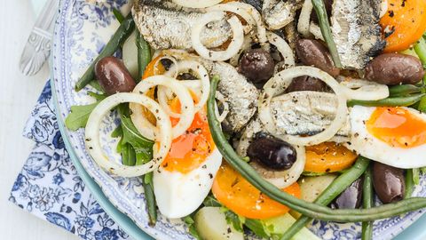Teistmoodi Nizza salat üllatab kodumaise vimkaga