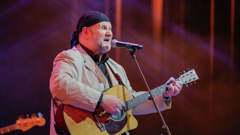 «Matsin tükikese oma hingest.» Muusik Jaan Elgulal tuli hüvasti jätta neljajalgse sõbraga