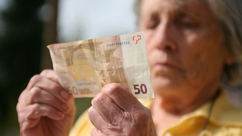 Petturid jahivad eakaid otse pealinna bussipeatustes